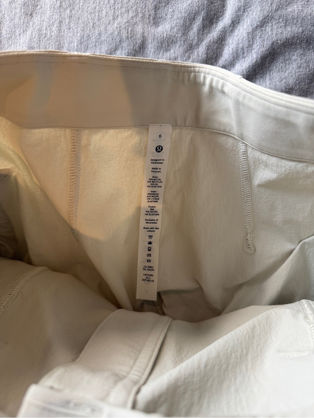Lululemon Relaxed-Fit Super-High-Rise Cargo Short 4 - Picture 5 of 6